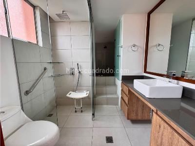 Apartamento de 3 alcobas en venta en El Poblado, Medellín, 147 m² · foto 14 de 16