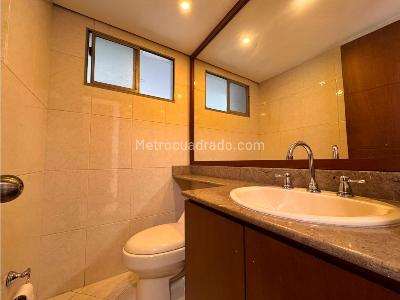 Apartamento de 3 alcobas en venta en El Poblado, Medellín, 147 m² · foto 15 de 16