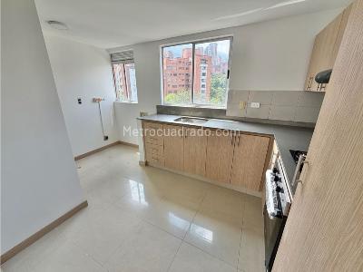 Apartamento de 3 alcobas en venta en El Poblado, Medellín, 99 m² · foto 5 de 13