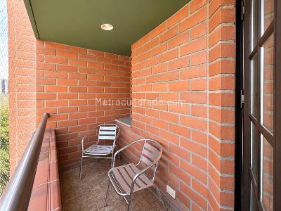 Apartamento de 3 alcobas en venta en Laureles Estadio, Medellín, 81 m² · foto 2 de 11