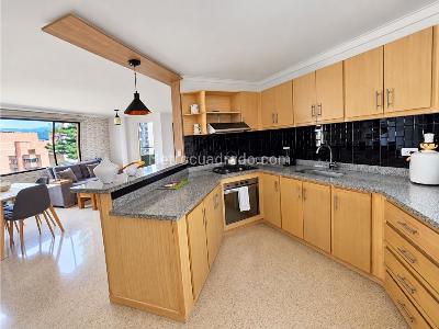 Apartamento de 3 alcobas en venta en Laureles Estadio, Medellín, 81 m² · foto 3 de 11