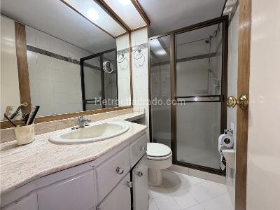 Apartamento de 3 alcobas en venta en Las Lomas 1, Medellín, 178 m² · foto 16 de 19