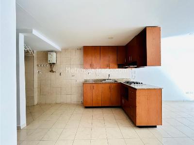 Apartamento de 2 alcobas en venta en Cerro Nutibara, Medellín, 67 m² · foto 10 de 14