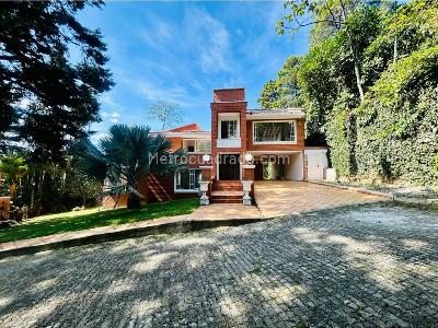 Casa de 5 alcobas en venta en El Tesoro, Medellín, 1340 m² · foto 2 de 20