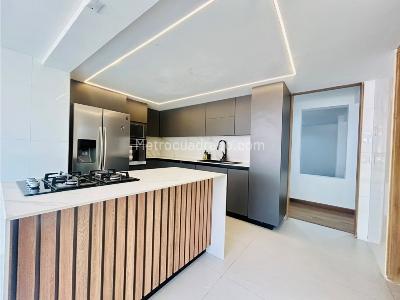 Casa de 5 alcobas en venta en El Tesoro, Medellín, 1340 m² · foto 9 de 20