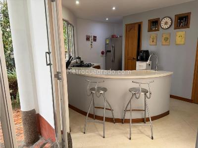 Casa de 4 alcobas en venta en San Jose, Sabaneta, 287 m² · foto 6 de 20