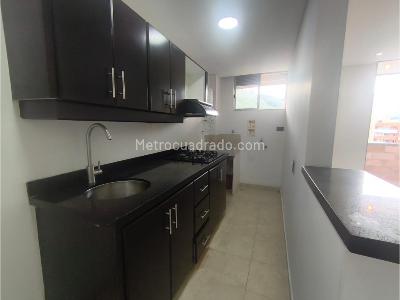 Apartamento en venta en Loma De Los Bernal, Medellín · foto 4 de 10