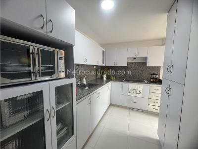 Apartamento de 3 alcobas en venta en El Tesoro, Medellín, 142 m² · foto 3 de 20