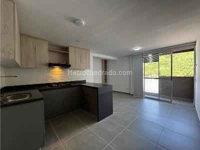 Apartamento de 3 alcobas en venta en El Guayabo, Itagüí, 56 m² · foto 2 de 20