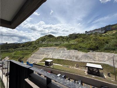 Apartamento de 3 alcobas en venta en El Guayabo, Itagüí, 56 m² · foto 3 de 20