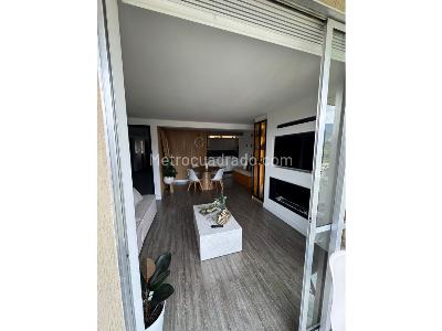 Apartamento en venta en Loma De Los Bernal, Medellín · foto 2 de 13
