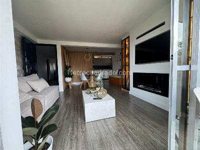 Apartamento en venta en Loma De Los Bernal, Medellín · foto 3 de 13