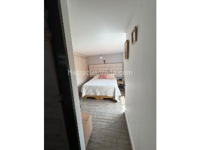 Apartamento en venta en Loma De Los Bernal, Medellín · foto 4 de 13