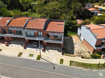 Casa de 3 alcobas en venta en San Antonio De Pereira, Rionegro, 178 m² · foto 2 de 20