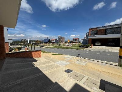 Casa de 3 alcobas en venta en San Antonio De Pereira, Rionegro, 178 m² · foto 3 de 20