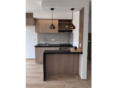 Apartamento de 2 alcobas en venta en Av Las Vegas, Sabaneta, 58 m² · foto 2 de 12