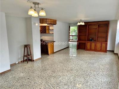 Apartamento en venta en El Poblado, Medellín · foto 2 de 12