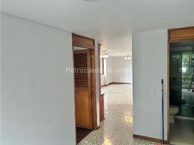 Apartamento en venta en El Poblado, Medellín · foto 7 de 12