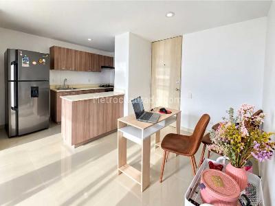 Apartamento de 3 alcobas en venta en Av Las Vegas, Sabaneta, 65 m² · foto 2 de 19