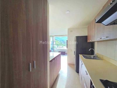 Apartamento de 3 alcobas en venta en Av Las Vegas, Sabaneta, 65 m² · foto 6 de 19