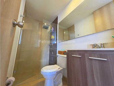 Apartamento de 3 alcobas en venta en Av Las Vegas, Sabaneta, 65 m² · foto 10 de 19