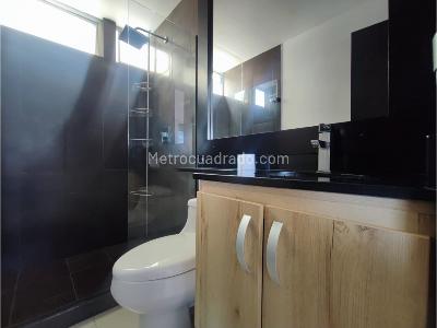 Apartamento de 3 alcobas en arriendo en Loma De Los Bernal, Medellín, 100 m² · foto 11 de 16