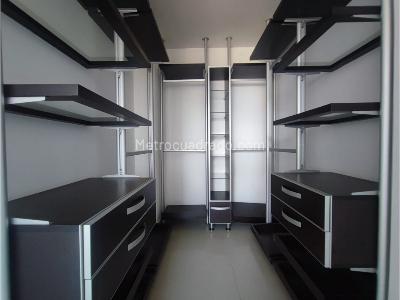 Apartamento de 3 alcobas en arriendo en Loma De Los Bernal, Medellín, 100 m² · foto 2 de 16