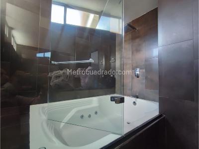 Apartamento de 3 alcobas en arriendo en Loma De Los Bernal, Medellín, 100 m² · foto 3 de 16