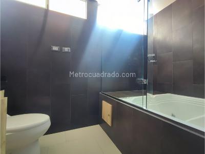 Apartamento de 3 alcobas en arriendo en Loma De Los Bernal, Medellín, 100 m² · foto 5 de 16