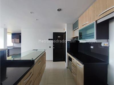 Apartamento de 3 alcobas en arriendo en Loma De Los Bernal, Medellín, 100 m² · foto 6 de 16