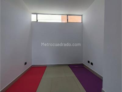 Apartamento de 3 alcobas en arriendo en Loma De Los Bernal, Medellín, 100 m² · foto 9 de 16