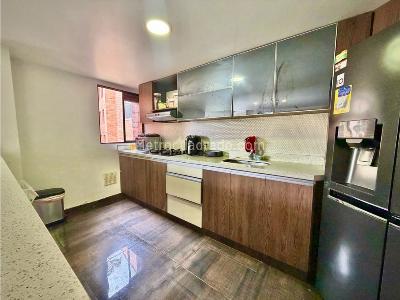 Apartamento de 3 alcobas en venta en Loma De Las Brujas, Envigado, 109 m² · foto 3 de 5