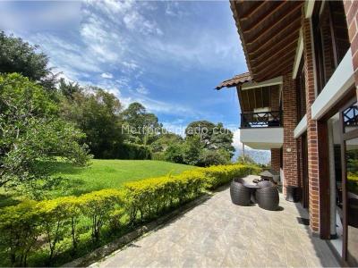 Casa de 4 alcobas en venta en Loma Del Chocho, Envigado, 895 m² · foto 3 de 18
