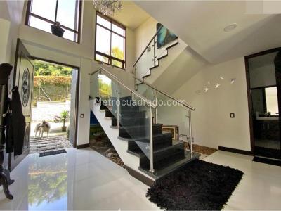 Casa de 4 alcobas en venta en Loma Del Chocho, Envigado, 895 m² · foto 14 de 18