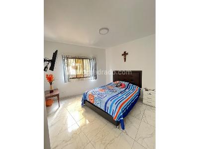 Casa de 3 alcobas en venta en Simon Bolivar, Medellín, 138 m² · foto 3 de 12