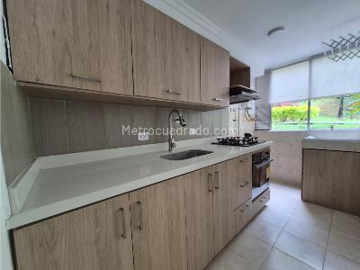 Apartamento en venta en Centro, Envigado · foto 3 de 18