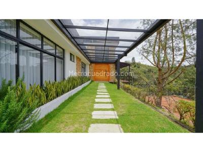 Casa de 3 alcobas en venta en Loma Del Escobero, Envigado, 300 m² · foto 3 de 20