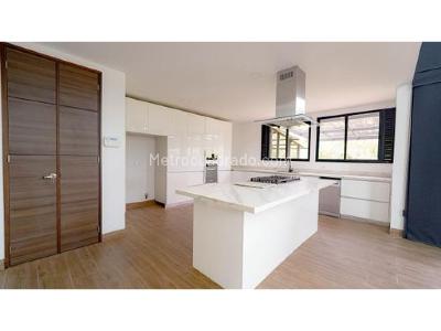 Casa de 3 alcobas en venta en Loma Del Escobero, Envigado, 300 m² · foto 7 de 20