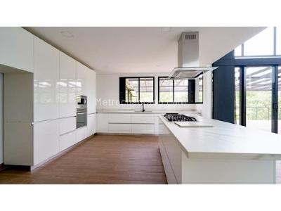 Casa de 3 alcobas en venta en Loma Del Escobero, Envigado, 300 m² · foto 8 de 20