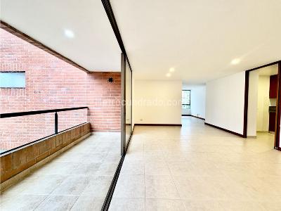 Apartamento de 3 alcobas en venta en El Poblado, Medellín, 130 m² · foto 2 de 20