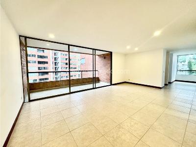 Apartamento de 3 alcobas en venta en El Poblado, Medellín, 130 m² · foto 6 de 20