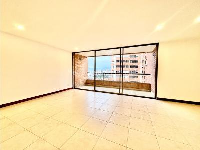 Apartamento de 3 alcobas en venta en El Poblado, Medellín, 130 m² · foto 7 de 20
