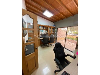 Casa de 4 alcobas en venta en El Escobero, Envigado, 168 m² · foto 4 de 20
