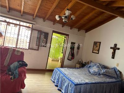 Casa de 4 alcobas en venta en Simon Bolivar, Medellín, 300 m² · foto 5 de 14