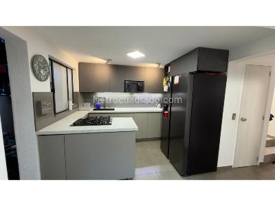 Casa de 3 alcobas en venta en Pan De Azucar, Sabaneta, 136 m² · foto 2 de 19