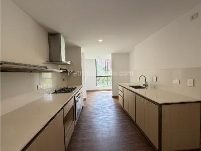 Apartamento de 3 alcobas en venta en El Poblado, Medellín, 205 m² · foto 5 de 14
