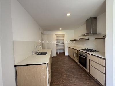 Apartamento de 3 alcobas en venta en El Poblado, Medellín, 205 m² · foto 6 de 14