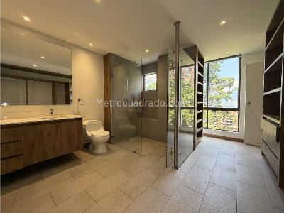 Apartamento de 3 alcobas en venta en El Poblado, Medellín, 205 m² · foto 8 de 14