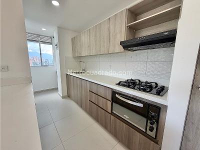 Apartamento en venta en El Poblado, Medellín · foto 3 de 14