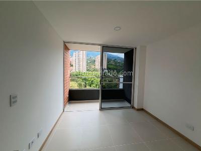 Apartamento de 3 alcobas en venta en Camino Verde, Envigado, 69 m² · foto 2 de 10